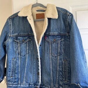 Levi’s Premium Ex-Boyfriend Sherpa Trucker jacket - Size - small